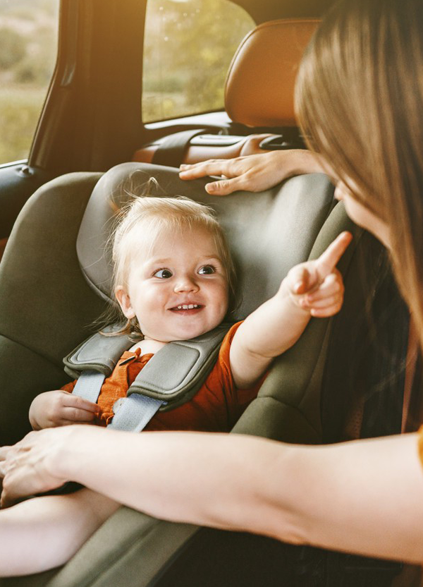 Le rôle de la protection contre les impacts latéraux dans les sièges d'auto pour enfants